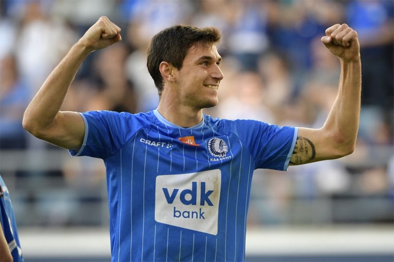 AA Gent walst nog voor de pauze over KV Mechelen en klimt naar vierde plaats