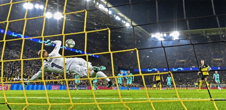 Dries Mertens trapt Napoli voorbij Liverpool, Witsel en Hazard laten na Barcelona te kloppen