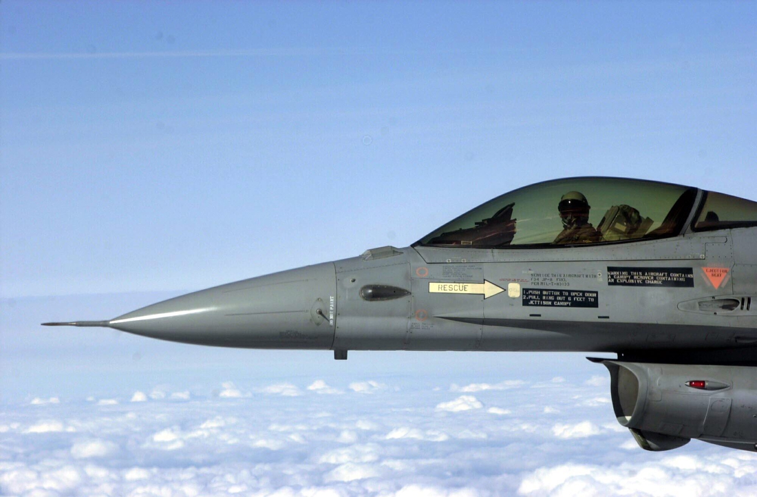 Meyella Mooi gevaarlijk Te koop: tweedehandse F-16, raketten niet inbegrepen | Het Nieuwsblad Mobile