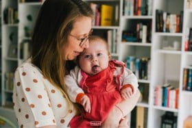 Ouders van baby Pia hopen nog dit jaar levensreddend spuitje toe te dienen: “Het zou het perfecte kerstcadeau zijn”