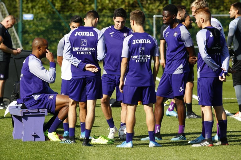 CLUBNIEUWS. Kompany in spelerstenue op training, STVV maakt werk van contracten