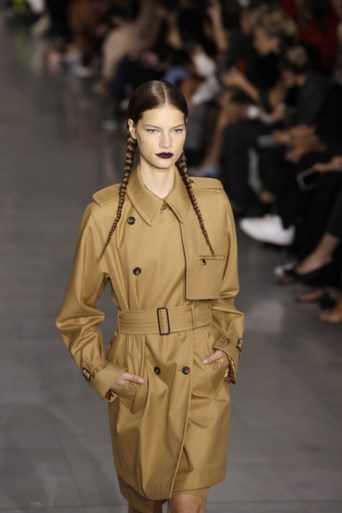 Modehuis Max Mara steelt de show met modellen à la Greta Thunberg