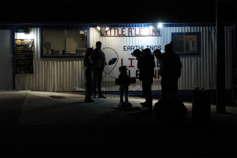 Hoe de bestorming van Area 51 een storm in een glas water werd: één dappere die onder een slagboom dook, een man in een ruimtepak en een bord “Bevrijd E.T.”