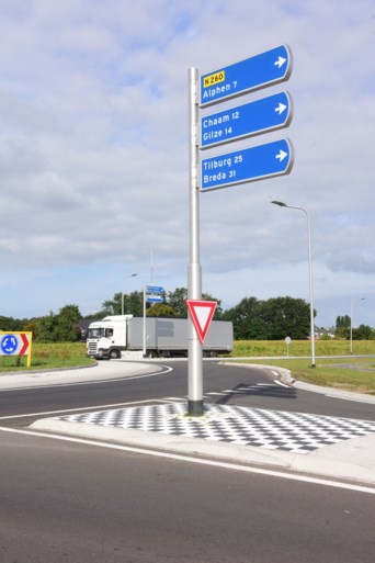 Nog geen verbodsborden voor zwaar verkeer aan rotondes randweg