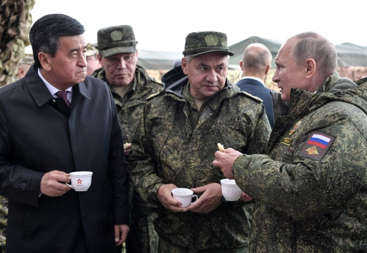Rusland en China houden grootse gezamenlijke militaire oefening met 130.000 manschappen: “Wij staan zij aan zij”