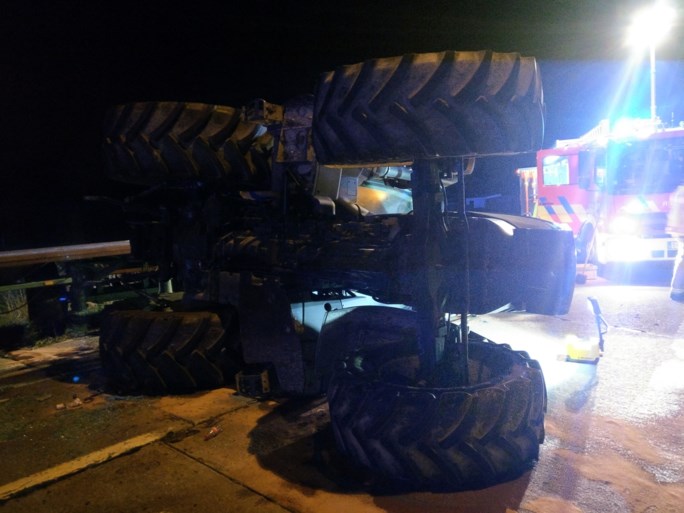 Negentienjarige in kritieke toestand nadat hij gekneld was geraakt onder zijn tractor