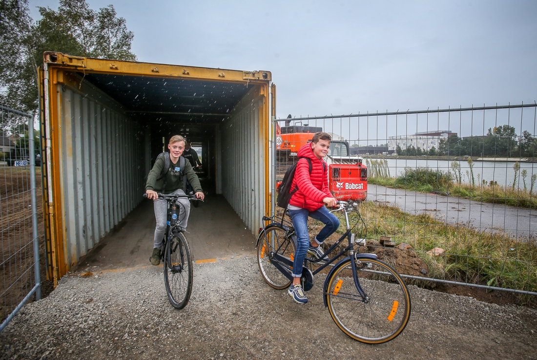 Na fietsen door de bomen en het water, nu ook fietsen door  containers  (Hasselt) | Het Nieuwsblad Mobile