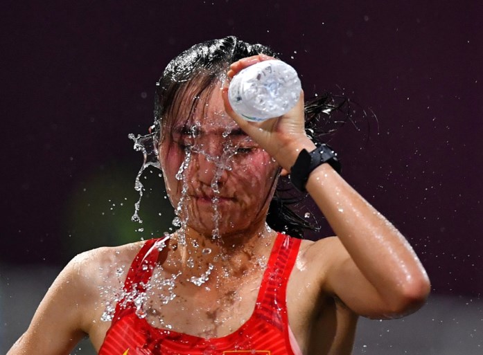 WK ATLETIEK. Belgische haalt finish in “onverantwoorde” marathon: recordaantal opgaves en hallucinante beelden
