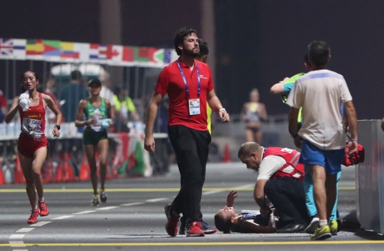 WK ATLETIEK. Belgische haalt finish in “onverantwoorde” marathon: recordaantal opgaves en hallucinante beelden