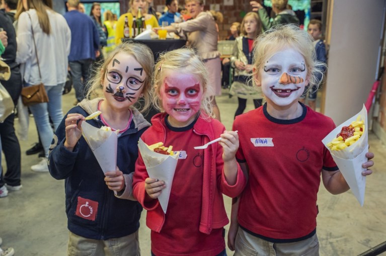 Zo geweldig is de Plezantste Vereniging van Vlaanderen: Chiro Rumbeke neemt haar prijs in ontvangst tijdens spetterend feest