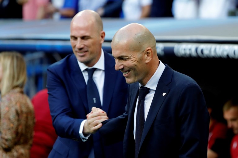 Hilariteit door opmerkelijk beeld tijdens Real Madrid - Club Brugge: “Zidane doet drie jobs tegelijkertijd”
