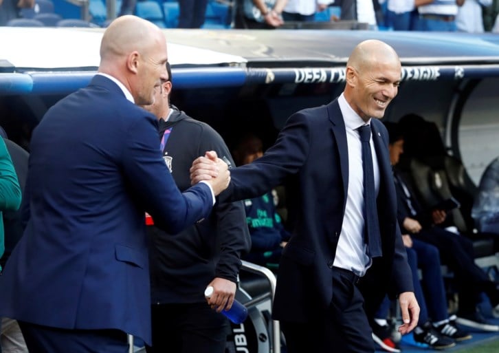 Hilariteit door opmerkelijk beeld tijdens Real Madrid - Club Brugge: “Zidane doet drie jobs tegelijkertijd”
