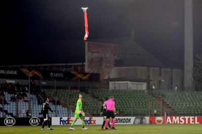 Duel In Europa League Stilgelegd Door Drone Met Vlag Van Nag Het Nieuwsblad Mobile