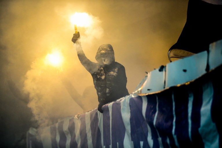 Harde kern Anderlecht protesteert in Charleroi met “Coucke buiten” (maar die was er niet)