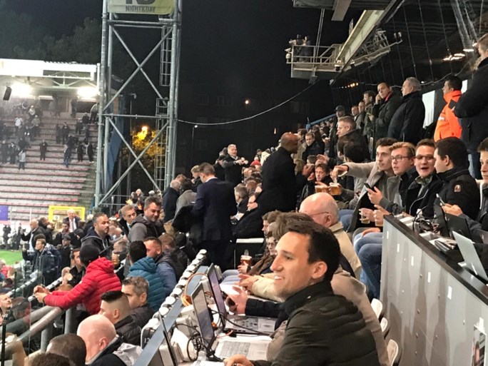 Harde kern Anderlecht protesteert in Charleroi met “Coucke buiten” (maar die was er niet)