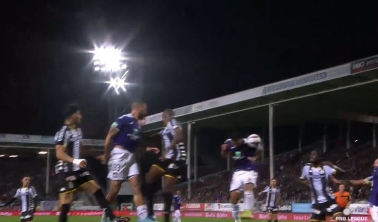 Opnieuw pech voor Anderlecht: VAR keurt doelpunt van Chadli in Charleroi onbegrijpelijk af