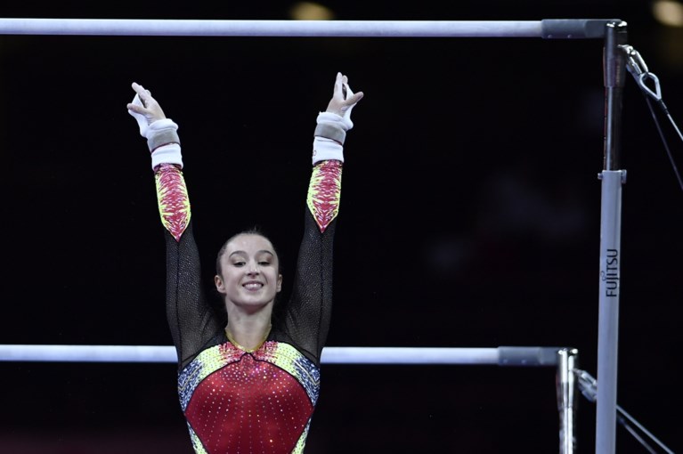 Nina Derwael en Belgische gymnastes blijven iets onder de verwachtingen en gaan angstige uren tegemoet op WK turnen: “Afwachten”