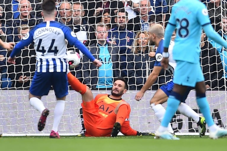 Dramatische namiddag voor Tottenham: kansloze nederlaag en zware blessure voor doelman Hugo Lloris na flater