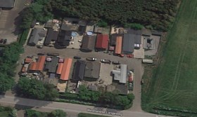 Welke rol spelen moeder (39) en dochter (18) bij verdwijning Johan (56)? Speurders zochten bloedsporen in garage en zetten lijkhonden in