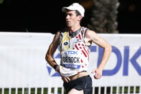 Ethiopiër Lelisa Desisa wint loodzware marathon op WK atletiek, enige Belg Thomas De Bock wordt 42e: “Kreeg zelfs een bloedneus”