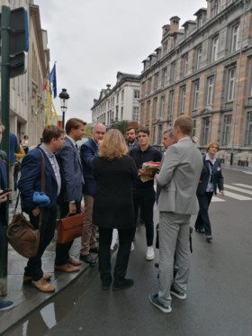 Vlaams Parlement ontruimd na bommelding: begrotingsdebat stopgezet, niets verdachts aangetroffen