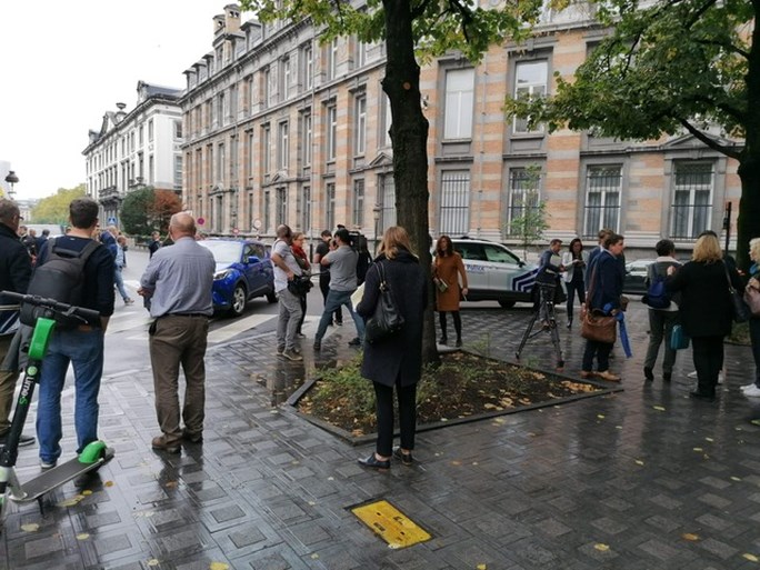 Vlaams Parlement ontruimd na bommelding: begrotingsdebat stopgezet, niets verdachts aangetroffen