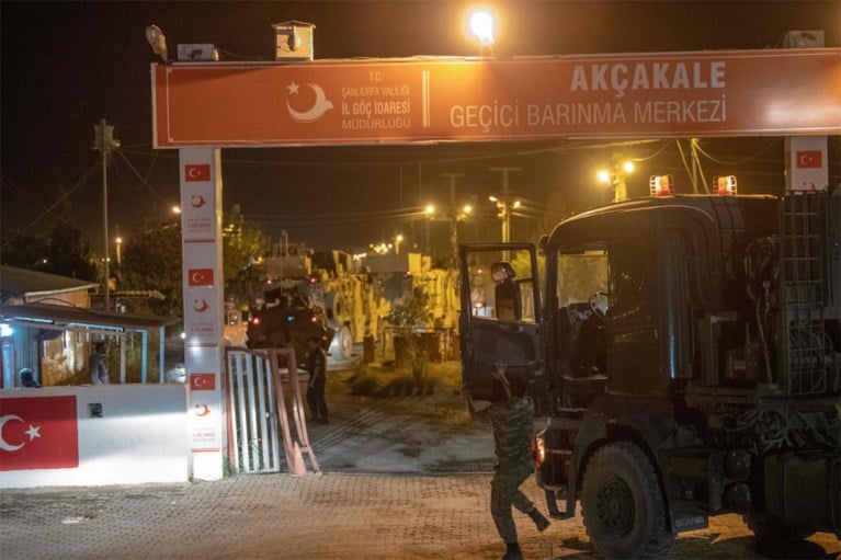 Turkse troepen hebben grens met Syrië overgestoken, Koerden roepen op tot weerstand op “kritiek historisch moment”