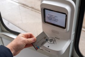 Cash betalen op tram of bus straks niet meer mogelijk
