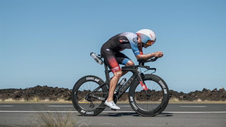 Bart Aernouts in speciaal ontworpen outfit klaar voor WK Ironman Hawaï: “Alles of niets? Dat zal niet nodig zijn”