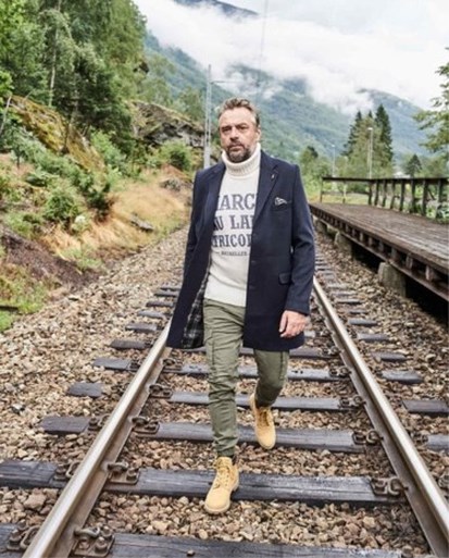 Infrabel vraagt ZEB om reclame met spoorlopende Tom Waes in te trekken: “Dit is heel ongelukkig”