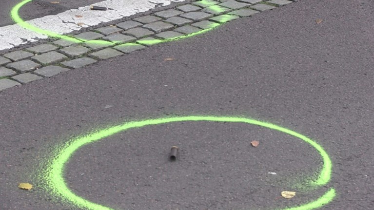Twee doden bij aanslag op Duitse synagoge: 27-jarige neonazi streamde alles en zei dat “joden basis zijn van alle problemen”