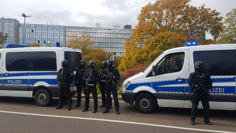 Twee doden bij aanslag op Duitse synagoge: 27-jarige neonazi streamde alles en zei dat “joden basis zijn van alle problemen”