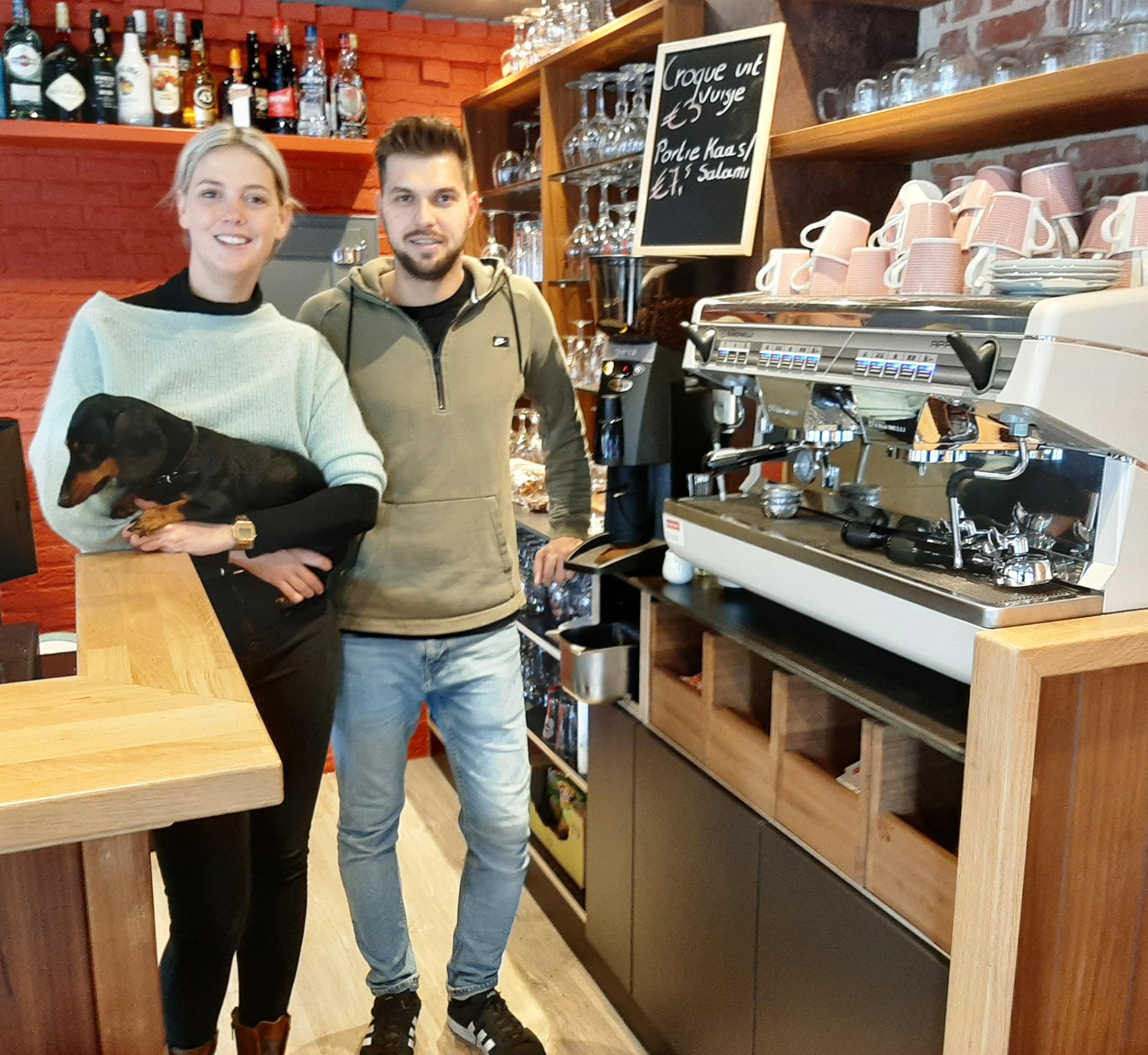 Koppel opent bruin praatcafé