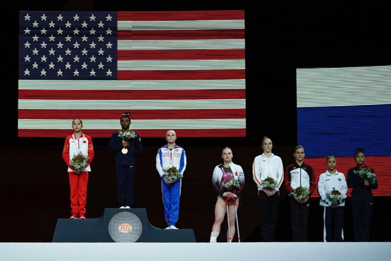 Nina Derwael grijpt net naast medaille tijdens allround-finale op WK turnen, maar is in haar nopjes: “Genoten van elk moment”