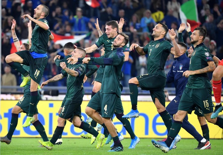 Italië als tweede land geplaatst voor EK, Spanje viert nieuwe recordinternational maar laat in extremis punten liggen