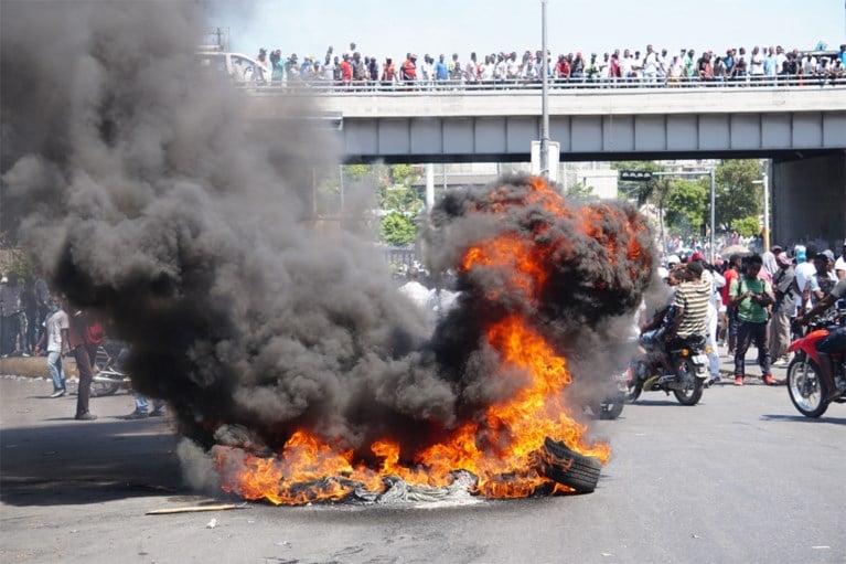 Duizenden Haïtianen sluiten zich aan bij antiregeringsprotest van populaire kunstenaars