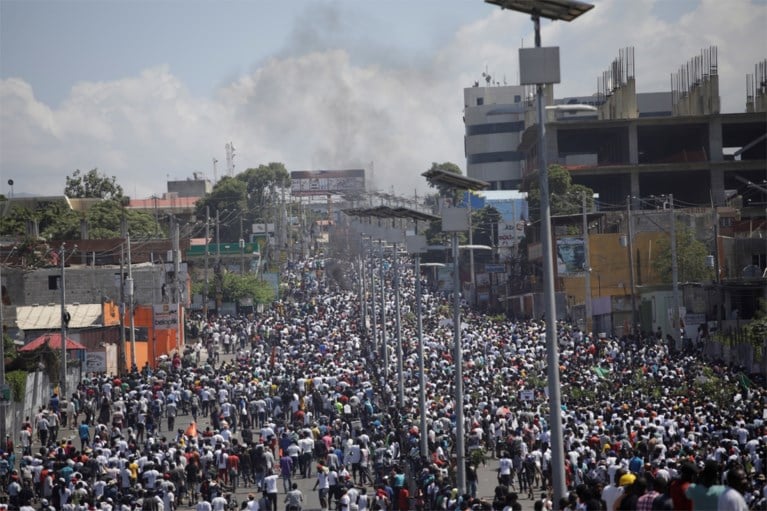 Duizenden Haïtianen sluiten zich aan bij antiregeringsprotest van populaire kunstenaars