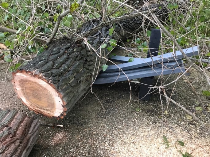 Koksijde en De Panne ruimen alles op na zware lokale storm