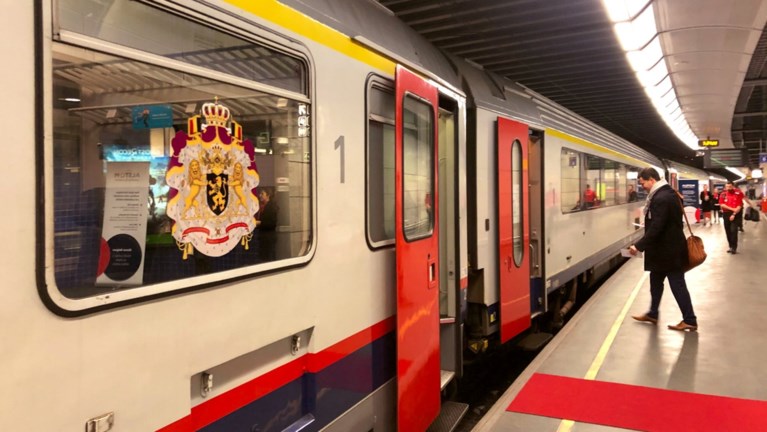 Filip en Mathilde voor het eerst met ‘koninklijke’ trein op staatsbezoek