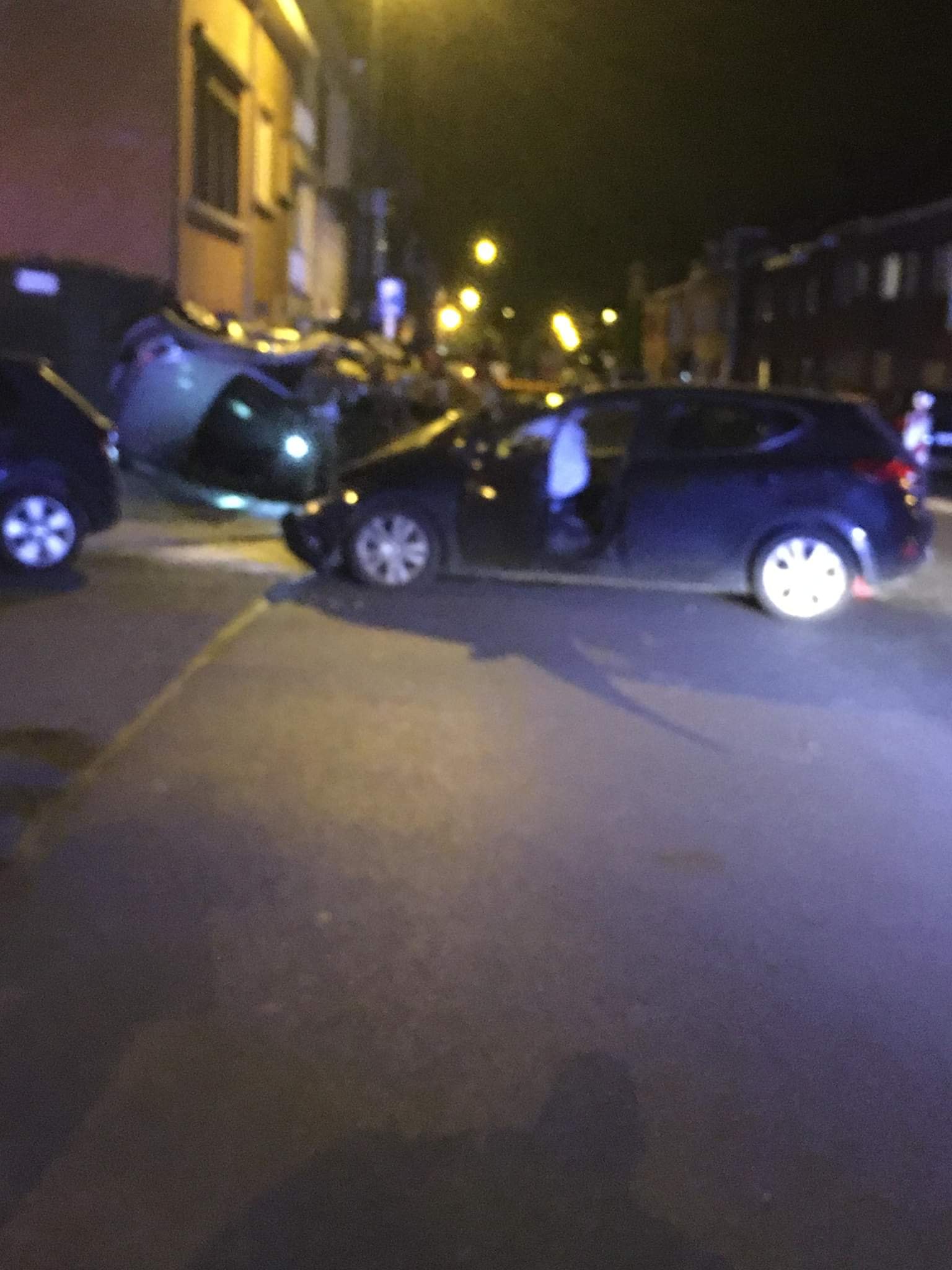Spectaculaire crash eindigt op het dak
