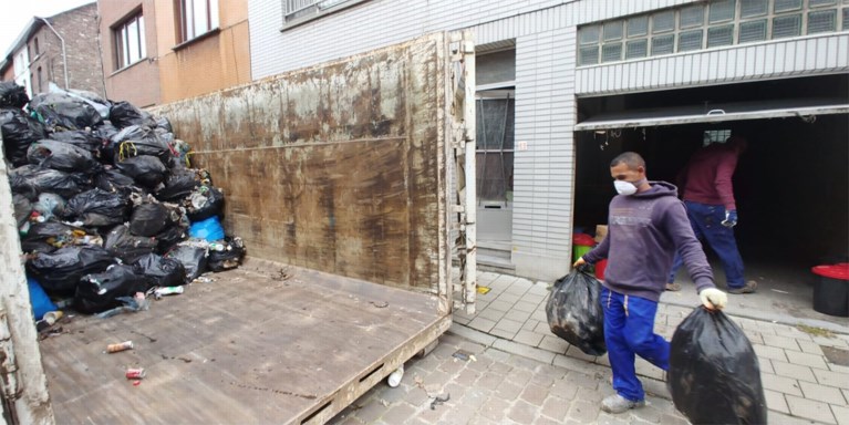 Vuilste huis wordt uitgemest: “Maar man zelf ziet er altijd proper uit”