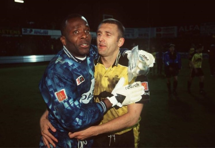Bulgaarse racisme-rel rijt oude wonde open van Lierse-held Stanley Menzo: “Dieptepunt in mijn leven en mensonterend”