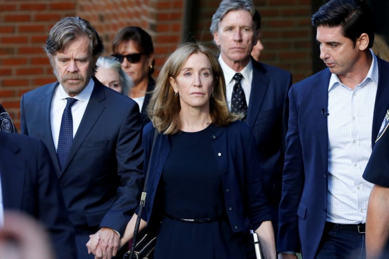 ‘Desperate housewife’ Felicity Huffman begint aan twee weken celstraf