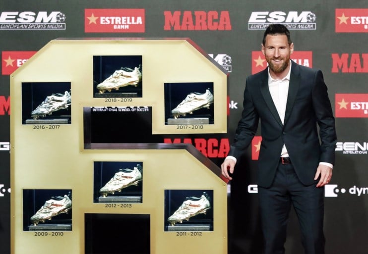 Lionel Messi neemt zesde (!) Europese Gouden Schoen in ontvangst, maar het is zijn zoontje dat de show steelt