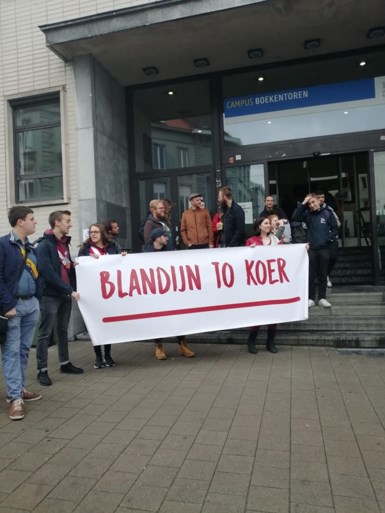Professoren en studenten boos omdat ze niet in binnentuin mogen zitten