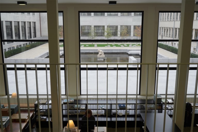 Professoren en studenten boos omdat ze niet in binnentuin mogen zitten