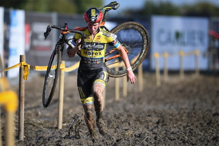 Kermiscross Ardooie: Kim Van De Steene pakt de zege bij de vrouwen