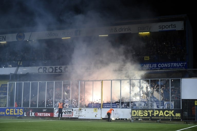 Gestaakte Limburgse derby blijft de gemoederen beroeren: “Supporters die met dingen willen smijten, gaan beter hamerslingeren”