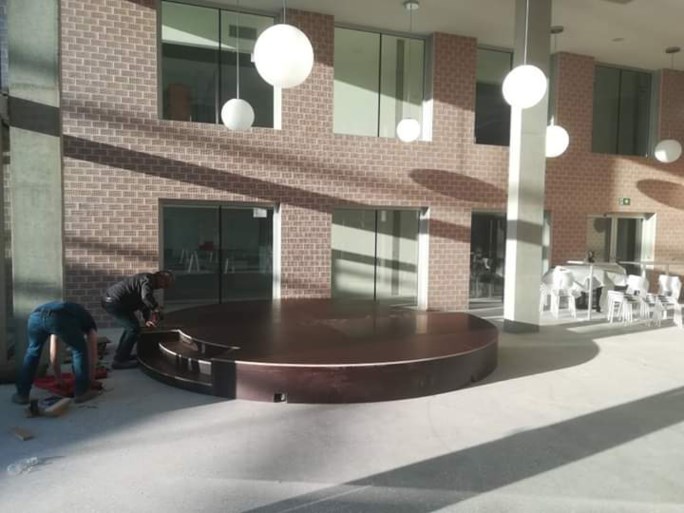 Vlak voor feestelijke opening staat nieuwe school van 10 miljoen euro onder water