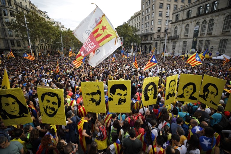 Meer dan 500.000 betogers leggen Barcelona lam